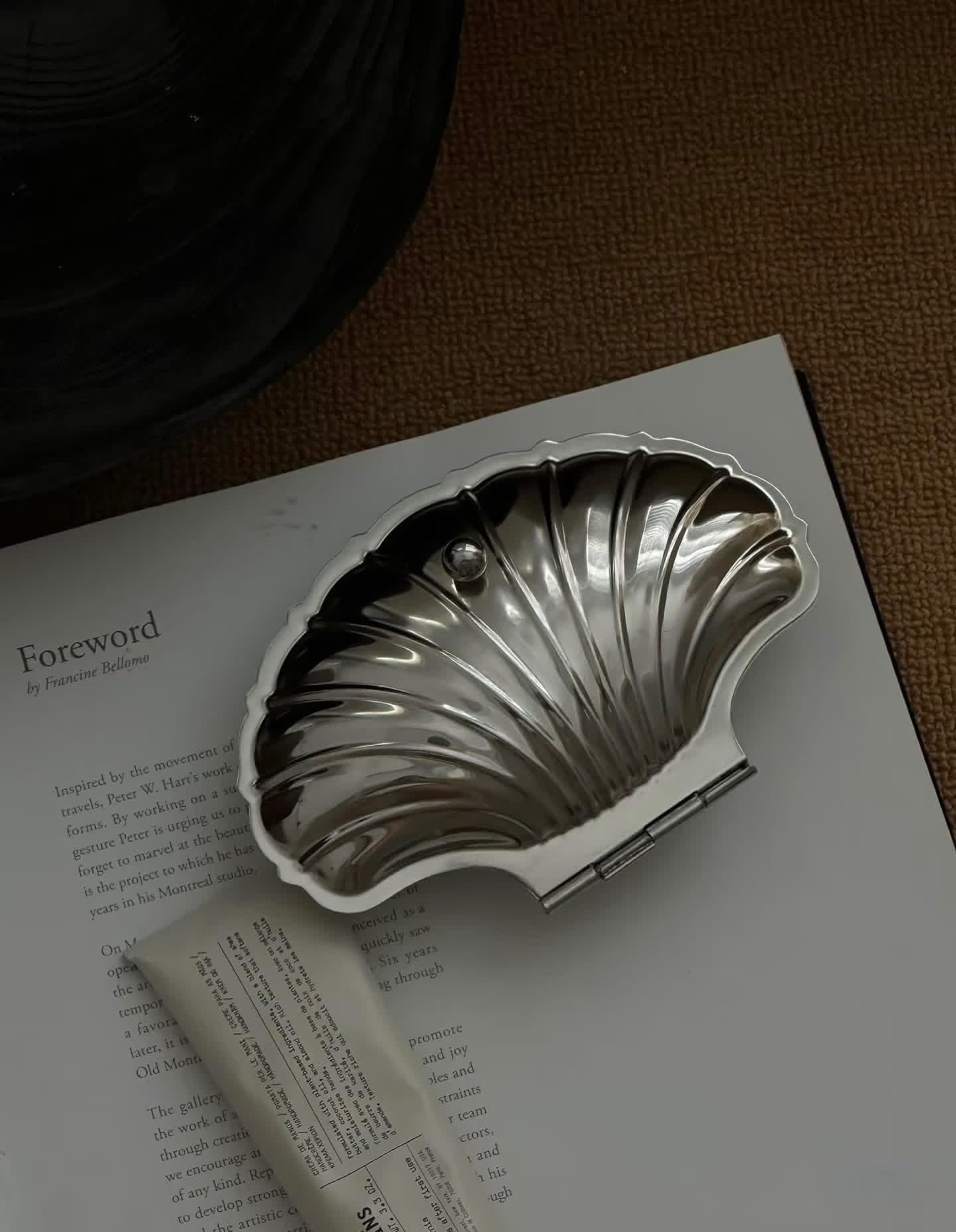Vintage Shell-Shaped
Silver Trinket Case