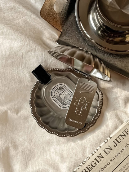 Vintage Shell-Shaped
Silver Trinket Case