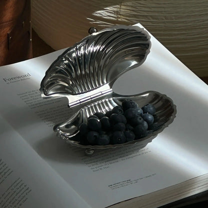 Vintage Shell-Shaped
Silver Trinket Case