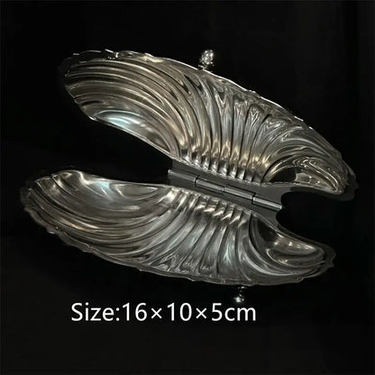 Vintage Shell-Shaped
Silver Trinket Case